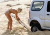 beach_girl_car_stuck_024.jpg